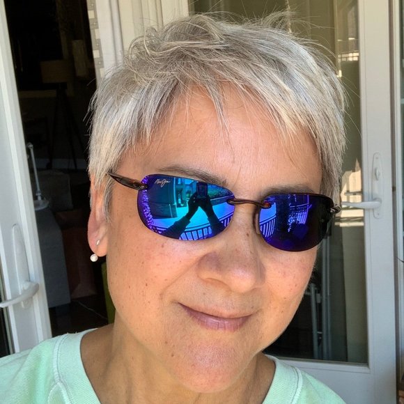 Maui Jim HO'OKIPA - Translucent Smoke Grey Frame w/ Blue Hawaii Lens - Picture 11 of 12